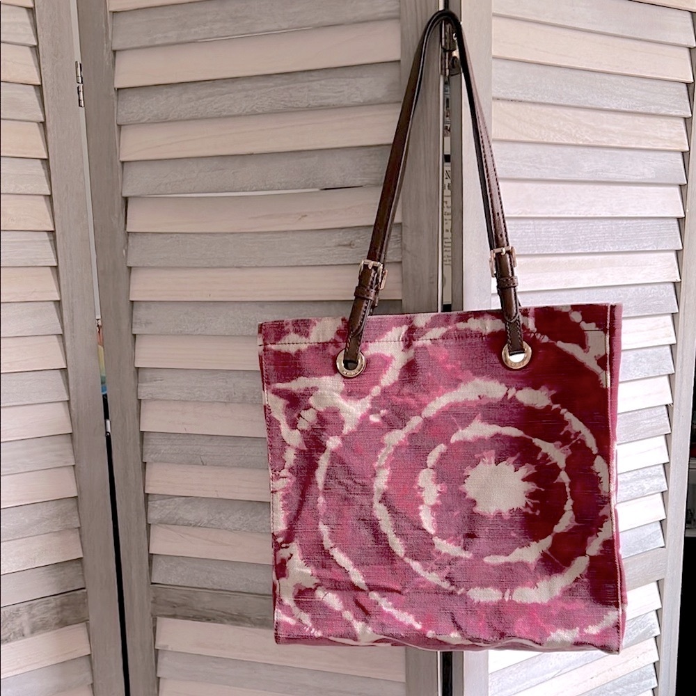 Michael Kors Stylish Pink and White Tote Bag
